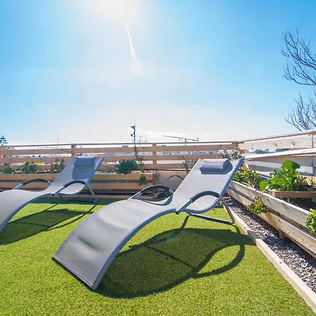 Roof Garden- Floor Apartment *